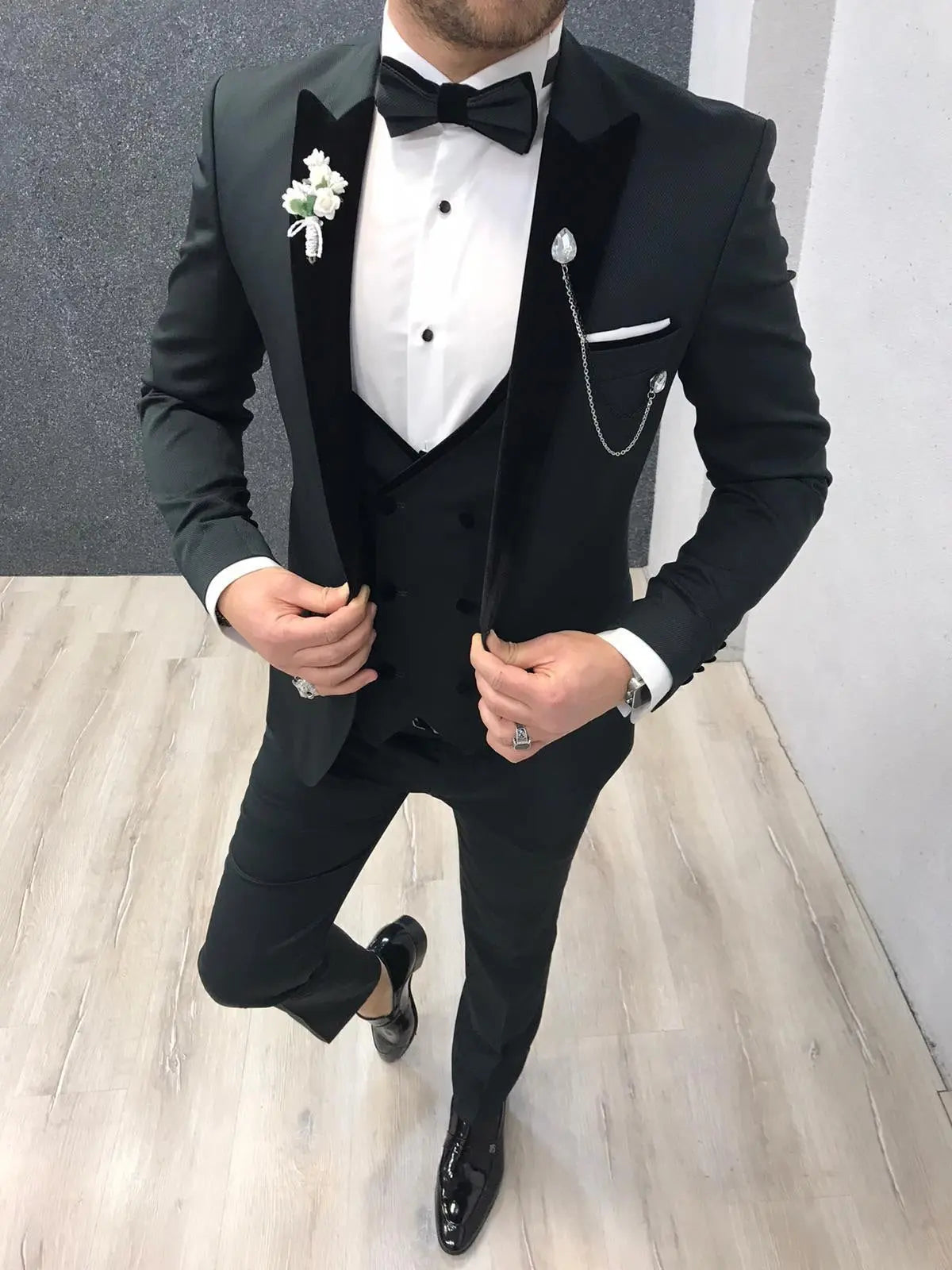 Ventura Green Slim Fit Velvet Peak Lapel Tuxedo - BRABION