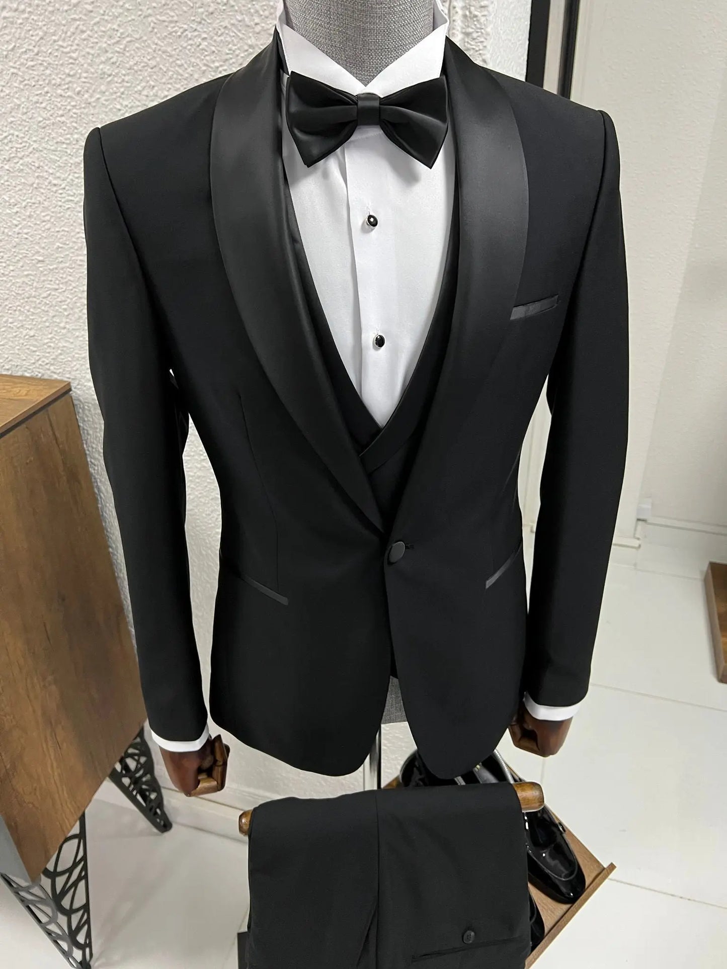 Lenzi Slim Fit Black Party Tuxedo for Men - BRABION