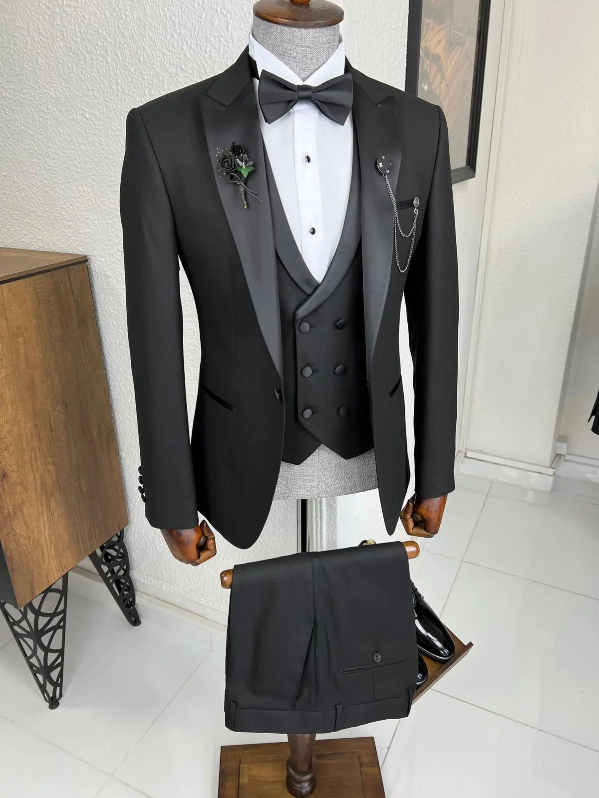 Veneta Slim Fit Dovetail Collared Black Tuxedo - BRABION