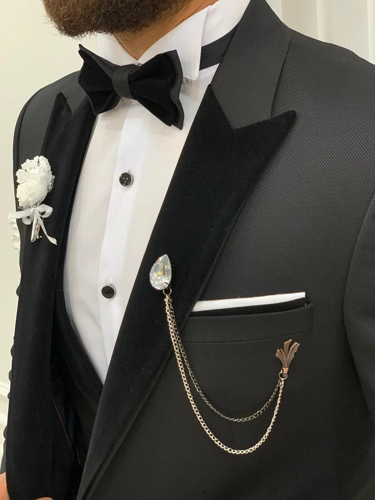 Molalla Black Velvet Peak Lapel Tuxedo: Perfect Elegance for Formal Occasions - BRABION