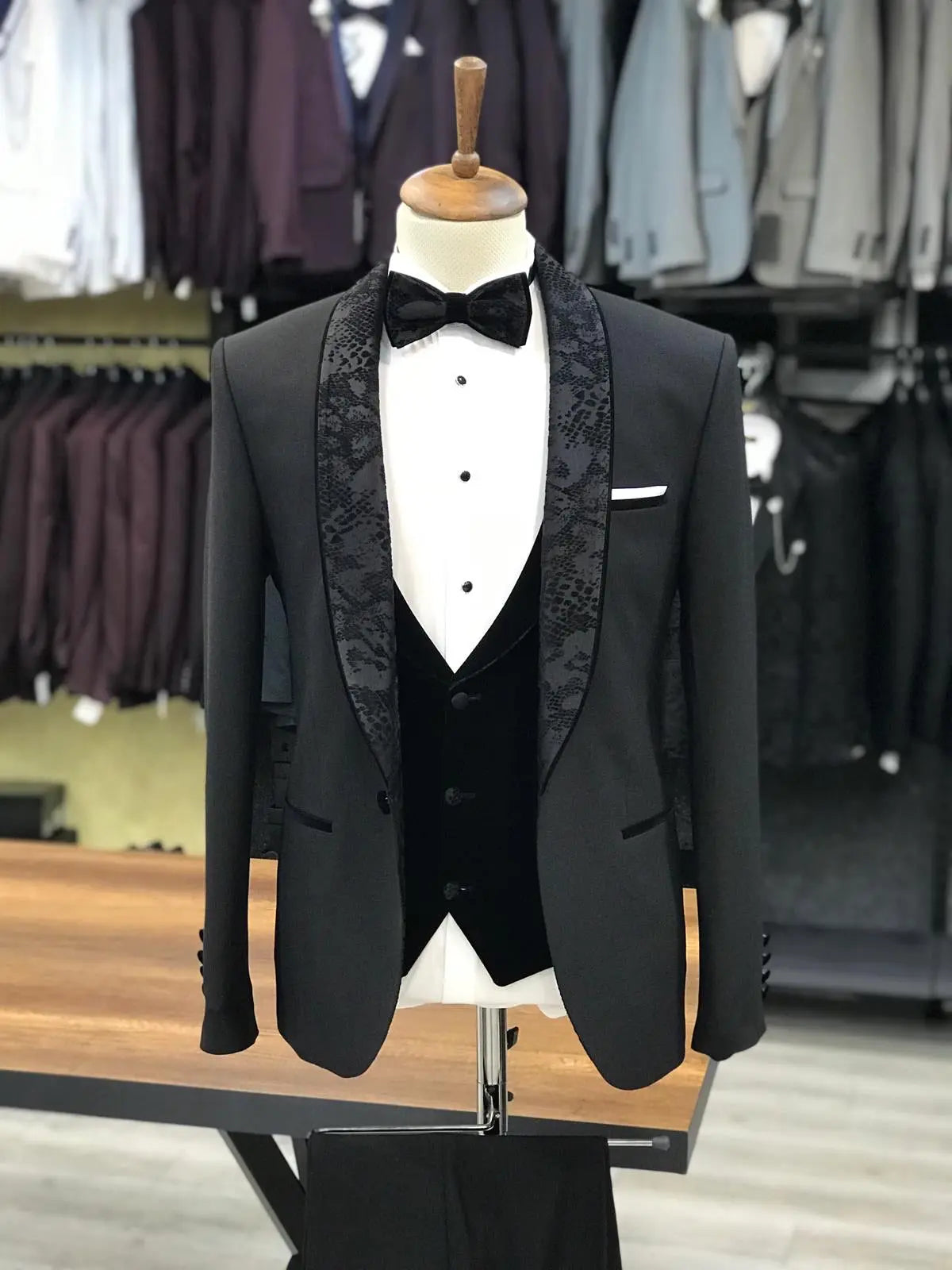 Genova Black Slim Fit Shawl Lapel Tuxedo for Men - BRABION