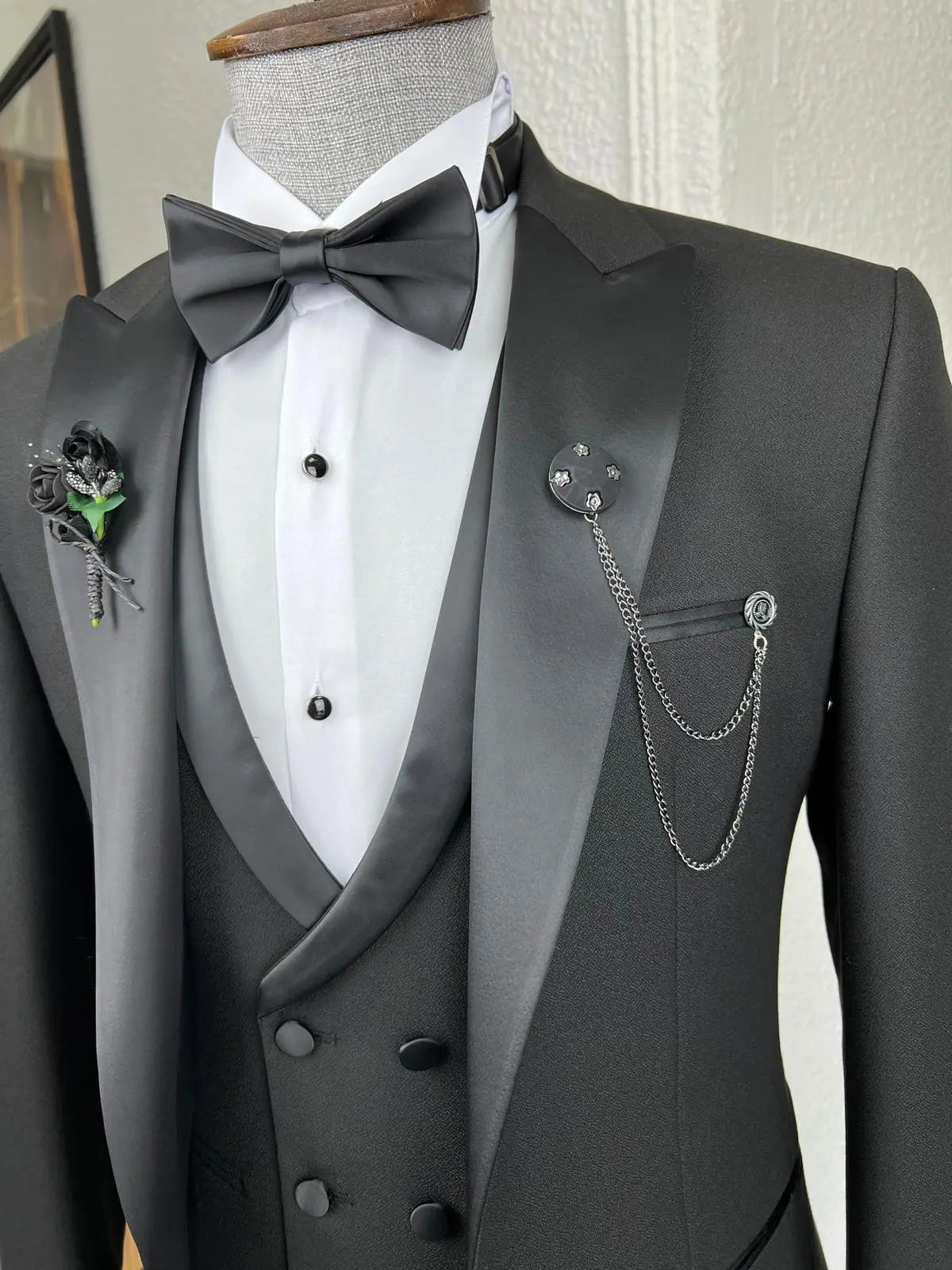 Veneta Slim Fit Dovetail Collared Black Tuxedo - BRABION