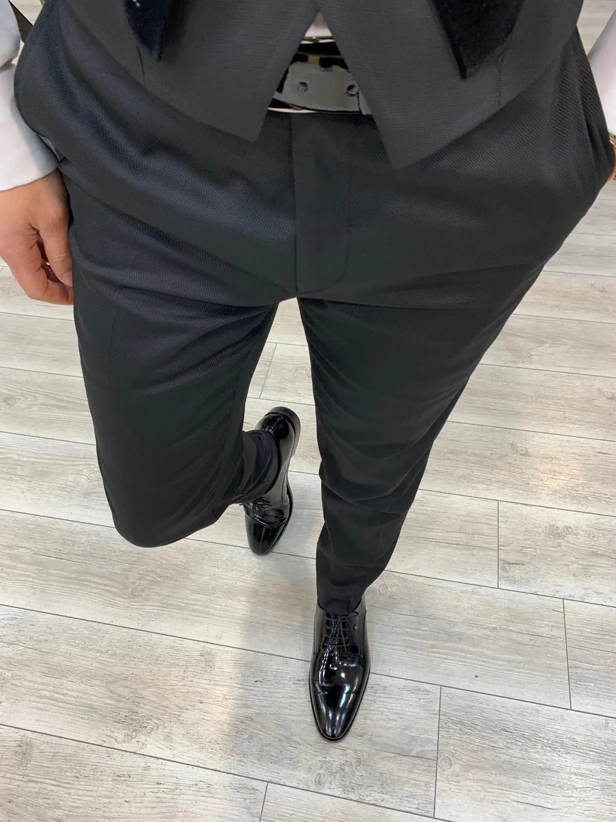 Keene Black Velvet Peak Lapel Tuxedo - The Pinnacle of Formal Elegance - BRABION
