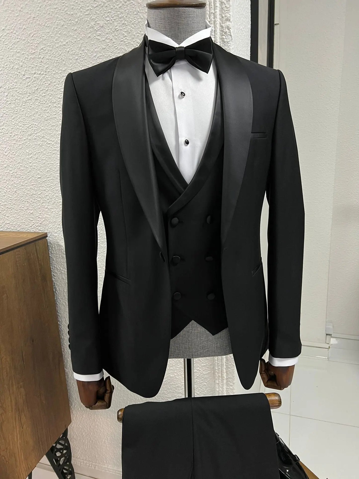 Lenzi Slim Fit Black Party Tuxedo for Men - BRABION