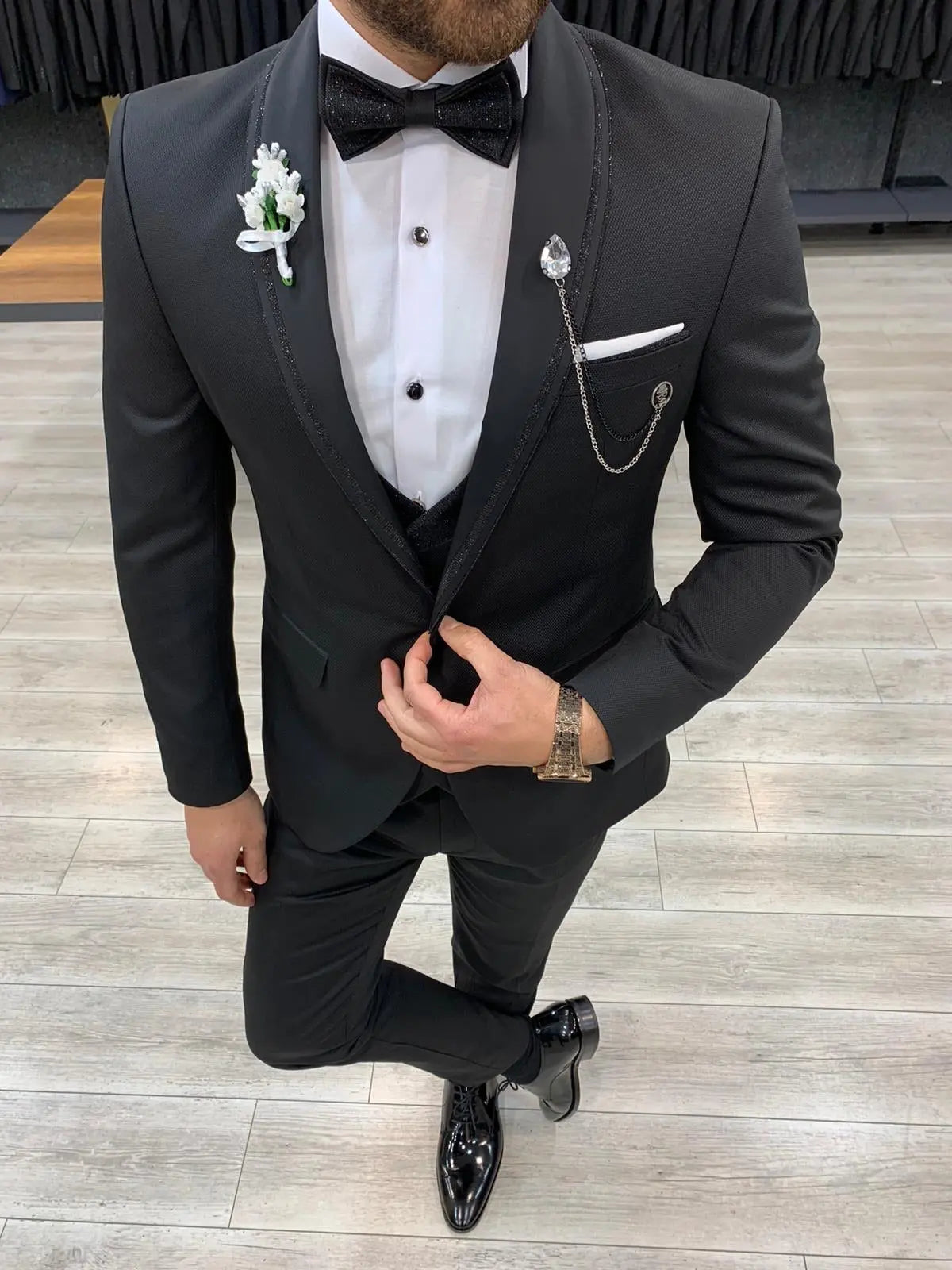 Molalla Black Shawl Lapel Tuxedo - Slim-Fit Elegance for Men - BRABION