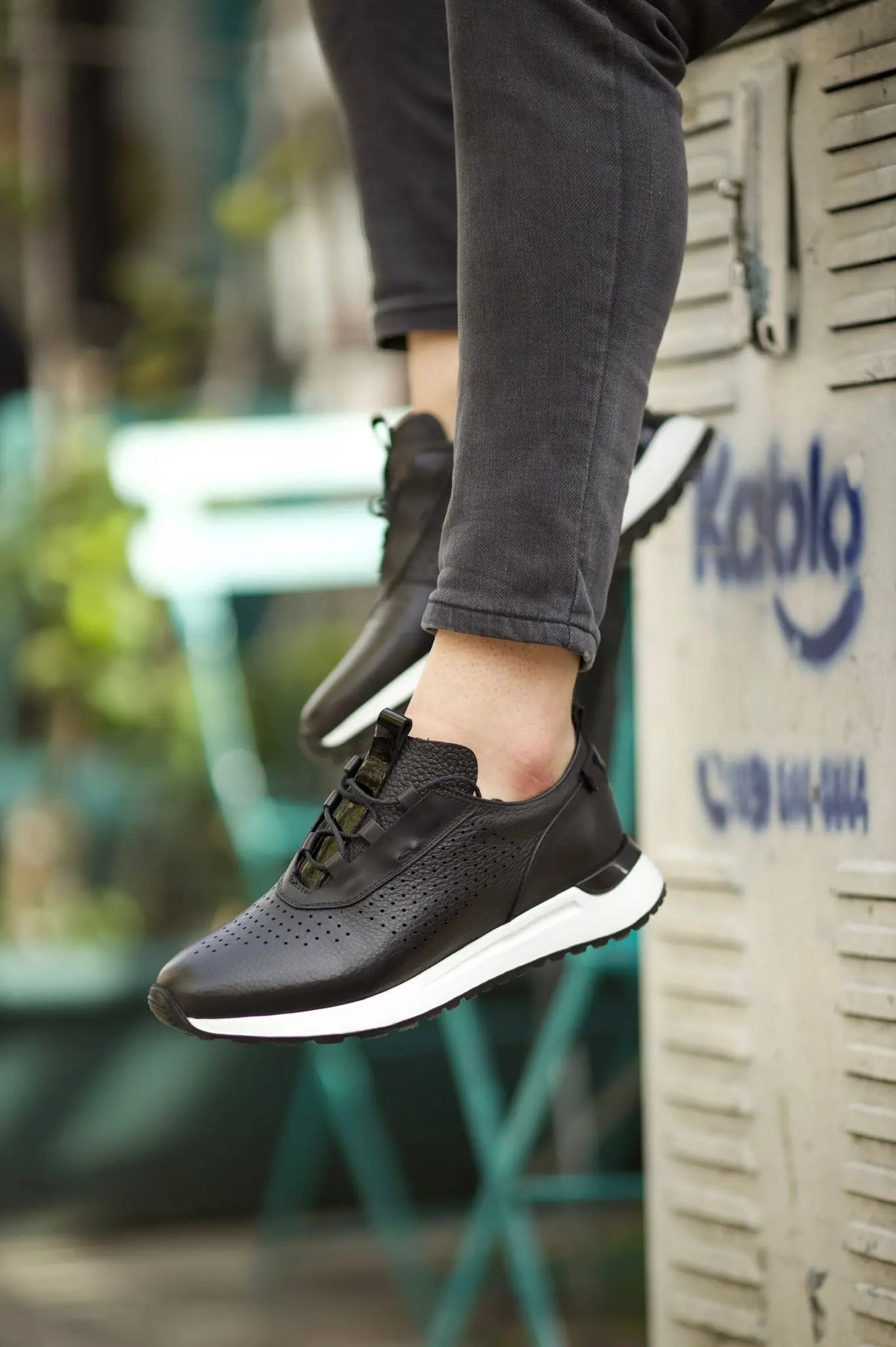 Romeo Eva Sole Black Sneakers - Elegance Meets Comfort - BRABION