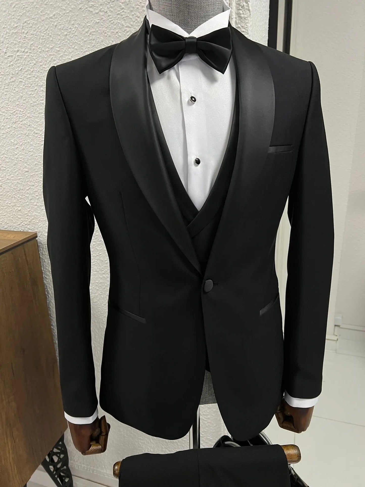 Lenzi Slim Fit Black Party Tuxedo for Men - BRABION