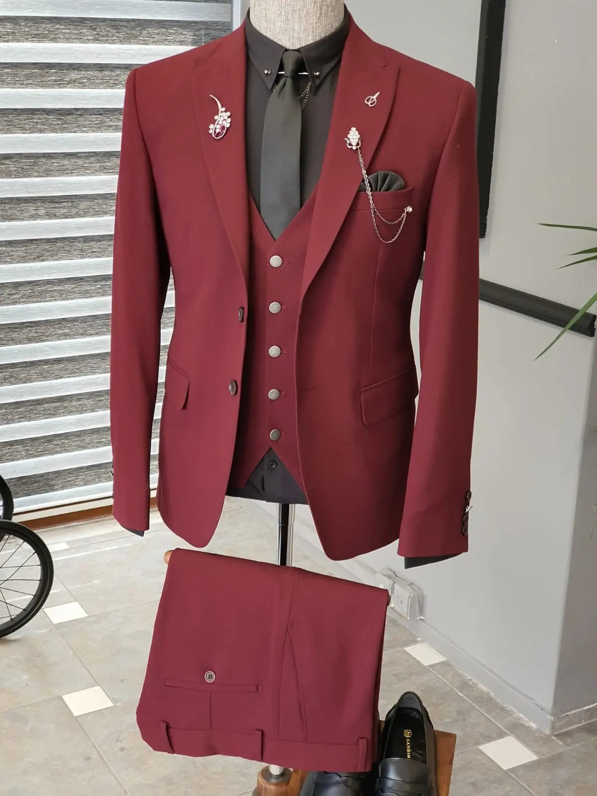 Napoli Red Slim Fit Suit – Elevate Your Wardrobe brabion