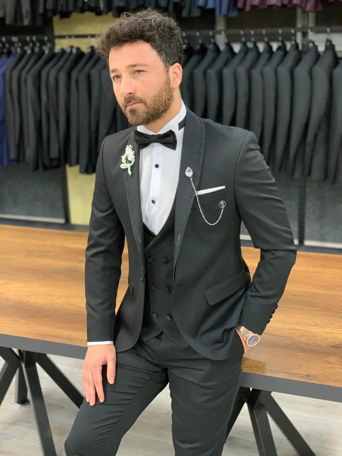 Molalla Black Shawl Lapel Tuxedo - Slim-Fit Elegance for Men - BRABION